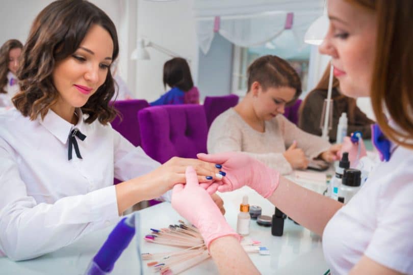 metier-prothesiste-ongulaire-810×540-1